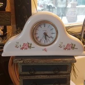 SWEET CLOCK!MANTLE STYLE~CERAMIC &WEE FLOWERS